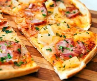 Pizzu objednávejte telefonem i online!